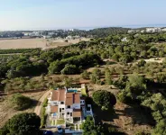 2 bed room apartment with direct Pool access and terrace