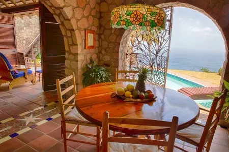 Villa Piton Caribbean Castle | Enhanced cleaning measures. CERTIFIED TO HOST!!! Отели в г. Fond Doux