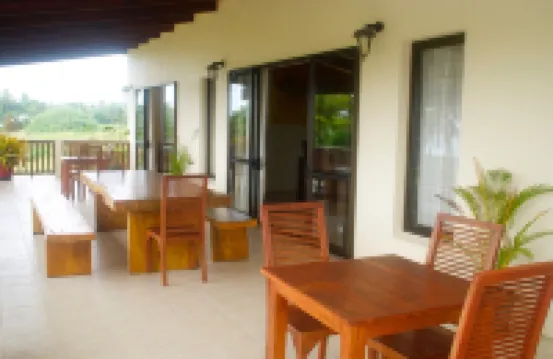 Mataheres Upstairs Muri