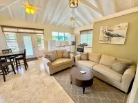 spacious and cozy 1 bedroom with garden views and AC-1 mile from Cruz Bay