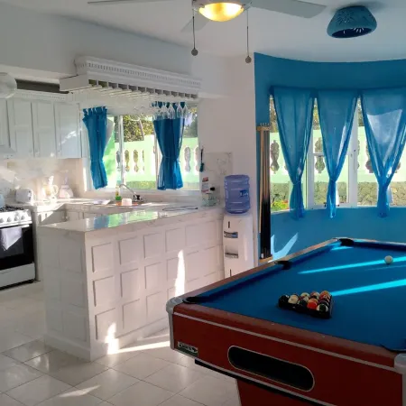 Villa Belvedere; Play Pool at The Beach!, Sleeps 8. Chef Available