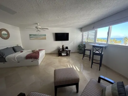 Ocean view studio centrally-located Isla Verde location.