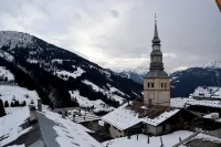 Gite in a traditional farmhouse. Terrace with swimming pool. Pets allowed