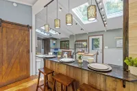 Dog Friendly Lake Winnie Mountain View Getaway