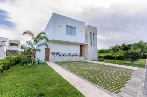 Brand New, Modern, and Beautiful Villa in Playa Nueva Romana