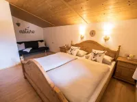 Landhaus Linden Apartment Paula, apartment in a prime location right on the golf course Hotels in Uderns