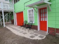 Location Location Location! Classic Beach Cottage less than 1-min walk to beach!