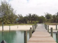 Adorable Remodeled Cottage-Ocean Front on Coco Bay-25% Fall Discount! Hotels in Green Turtle Cay