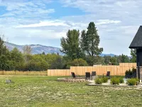 Modern,  but cozy apartment with spectacular views of the Bitterroot mountains