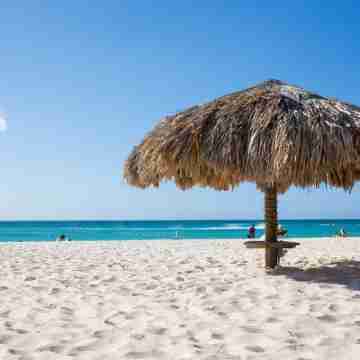 Quiet and Cozy Eagle Beach Area w/King Bed Fitness & Recreational Facilities