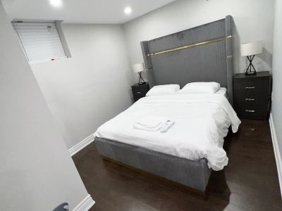 2 Bedroom Basement Apartment with Seperate Entrance. Free Wifi & Parking.