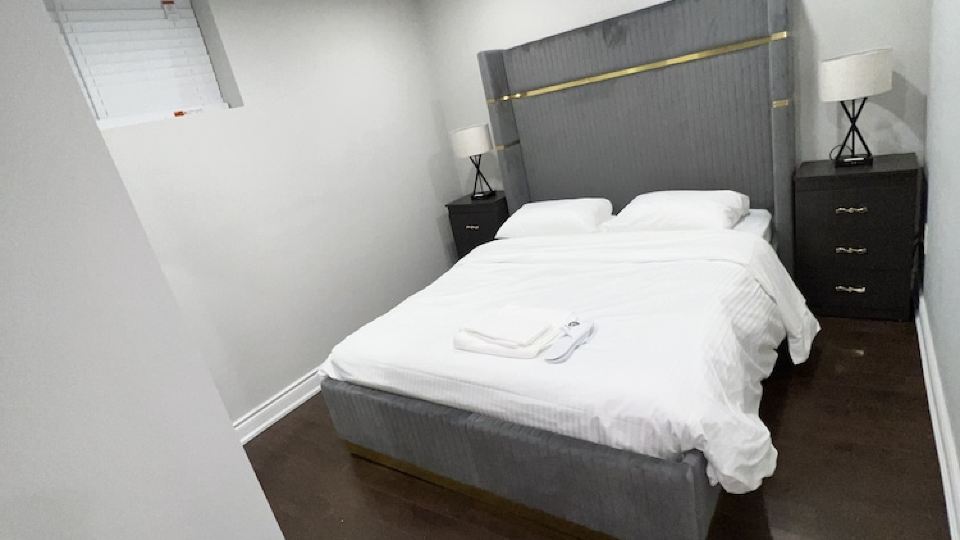 2 Bedroom Basement Apartment with Seperate Entrance. Free Wifi & Parking.