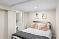 Chic House w/ King Bed, Walk To Dining & Starbucks Hotels in Dieppe