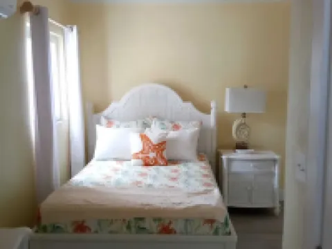 960 Sq. ft  Beach  Front Villa located in Steventon, Exuma,  Bahamas . Hotels in Steventon