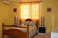 A superb 2-bedrooms Holiday Apartment, mins away from Ocho Rios vibrant fun Hotels in 