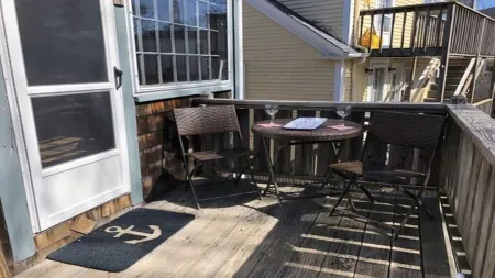 Beautiful Rockport, steps to Front Beach, restaurants, shopping Отели рядом с достопримечательностью «Motif #1»