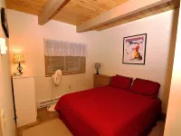 Townhouse in the mountains, close to Storyland and more! Hotels in Glen