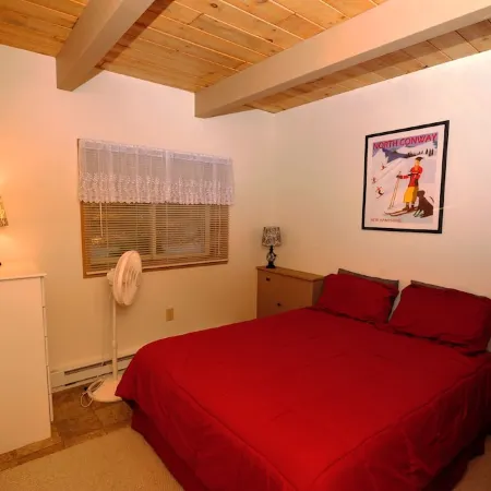 Townhouse in the mountains, close to Storyland and more!