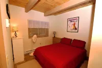 Townhouse in the mountains, close to Storyland and more!