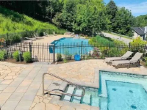 Le C17: Cozy Condo in Historic Village 6 Minutes from the Ski Base!