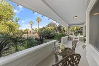 Roaring 20s Vintage Craftsman Home Downtown, Hot Tub, Pool Table