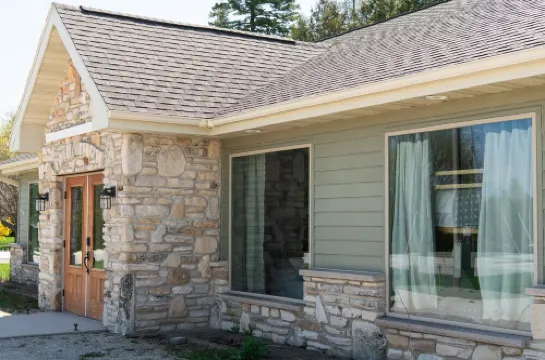 Inviting Sister Bay retreat