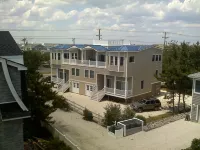 North Beach: Vacation Comfort Steps from the Beach Ship Bottom Beach 주변 호텔