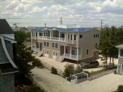 North Beach: Vacation Comfort Steps from the Beach 비치프론트 주변 호텔