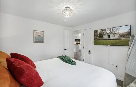 Splash of Sunshine  2 Bed 1 Bath Отели в г. Waverly