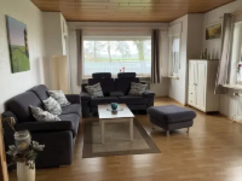 Spacious vacation home for up to 8 people very close to the North Sea coast