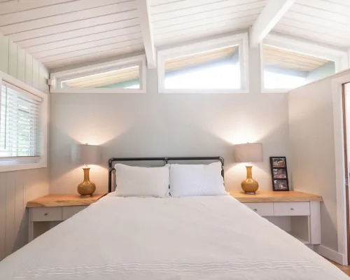 Bright 2bd suite with ocean views! Perfect getaway for family or friends! Hotels in Mill Bay