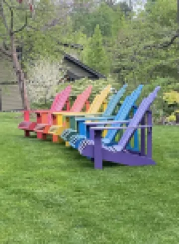 Suite nestled in a garden beside a 13 acre park in the heart of the city.