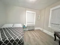 Unwind at Ventnor Beach: Spacious Summer Retreat with Private Parking, Sleeps 9!