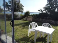 Bright, sea-view apartment with direct beach access - 3-stjärniga
