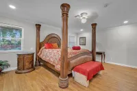 Hollywood Florida centrally located house for large group gathering. Seminole Okalee Indian Village 주변 호텔