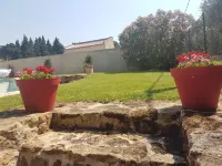 Gîte de Léa: Mas in stone near Mont ventoux, Dentelles montmirail Hotel a Aubignan