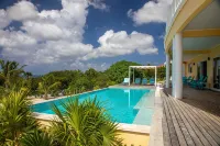 Luxury living, private pool and spectacular views!