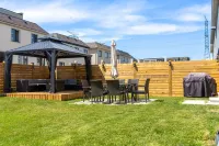 Lakeside Modern House 4BR - Steps to the lake Hotels in Clarington