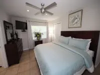 Beach front 2 bed-2 bath private balcony, modern with Gulf front views Hotels in Longboat Key