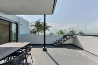 Lake View Villa: Private Pool, Rooftop Terrace, AC, Daily Housekeeping Included!