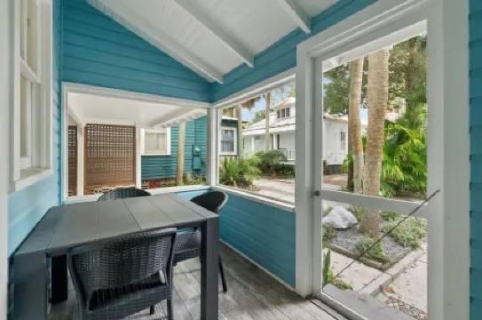 Villa 1898 “Ghost” Luxe Home- Hidden Gem in the heart of the “Oldest City”