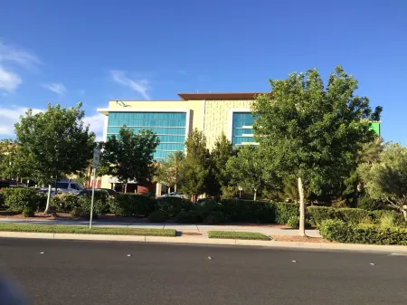 $$$ savings in Amazing Studio for 2 w/ free parking & wifi / No daily resort fee Отели рядом с достопримечательностью «Парк Флойд Лам»