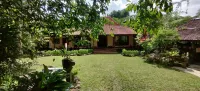 4/6-persons sized villa with great views & fresh air, big private tropical land. Hotels in Purwobinangun