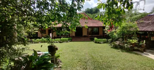 4/6-persons sized villa with great views & fresh air, big private tropical land.