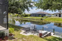 Oasis home in SW Florida - Heated in-ground pool on a fresh water canal! 케이프코럴 스포츠 콤플렉스 주변 호텔