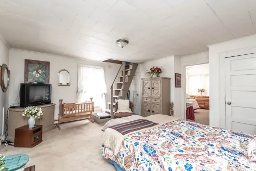 Granny's Place -  Historic Country Cottage- PET FRIENDLY! Hotels in Burke County