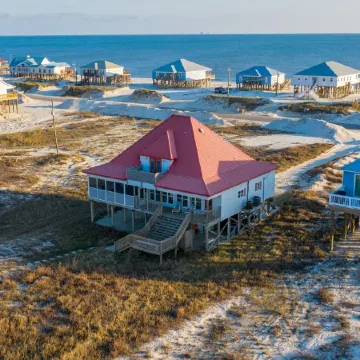 Pool! DOCK! Two Master Bedrooms. Private & public beach access. Sleeps 12