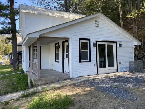 Just renovated stunning house - swimming and hiking