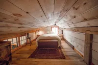 Cozy 2-bedroom cabin in enjoyable Londonderry with AC with hot tub and sauna