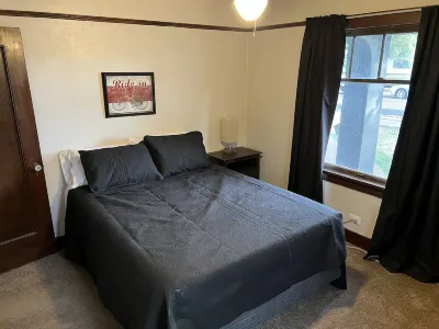 Nice Cozy 2 Bedroom 1bath house Close to DT Winslow